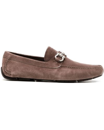 Ferragamo Loafer aus Wildleder mit Gancini-Schild - Braun