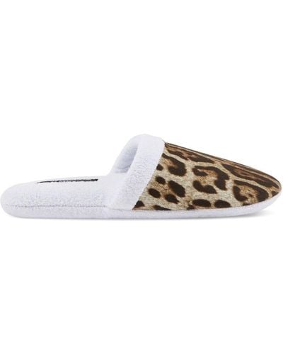 Dolce & Gabbana Zapatos slippers con estampado de leopardo - Blanco