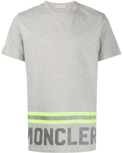 Moncler Camiseta con cuello alto con logo - Gris