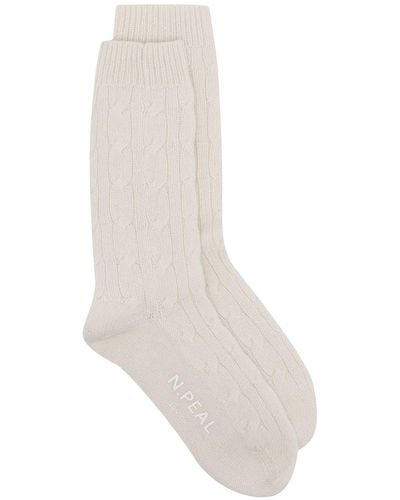 N.Peal Cashmere Socken mit Zopfmuster - Weiß