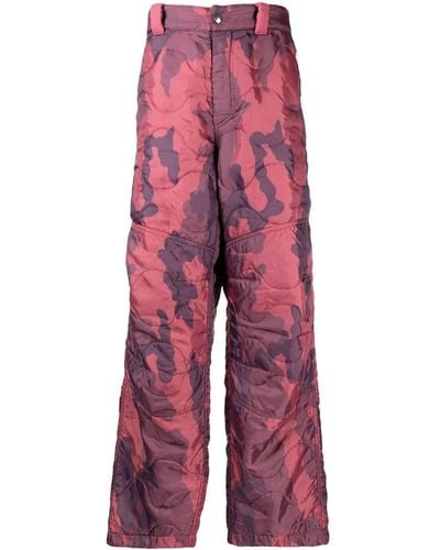 OAMC Gesteppte Hose mit Camouflage-Print - Rot