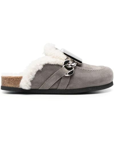 JW Anderson Mocassins en daim à boucles - Gris