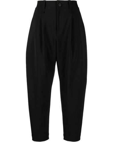 Issey Miyake Pantalones ajustados de talle alto estilo capri - Negro