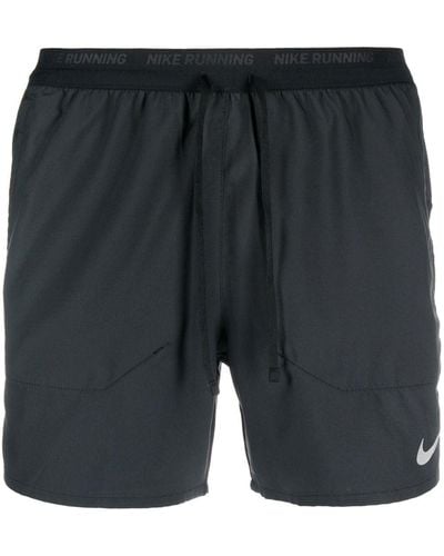 Nike Lauf-Shorts mit Swoosh-Print - Schwarz