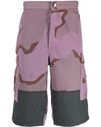 OAMC Cargo-Shorts mit Camouflagemuster - Lila
