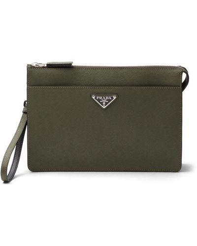 Prada Saffiano-Clutch mit emailliertem Triangel-Logo - Grün