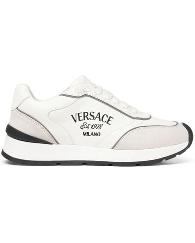 Versace Sneakers mit Logo-Stickerei - Weiß