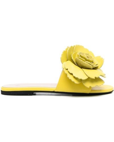 N°21 Sandalias con aplique floral - Amarillo