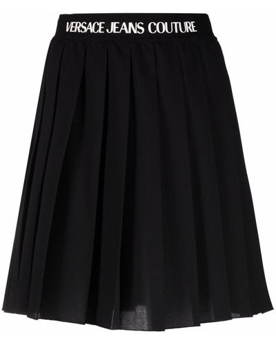 Versace Falda con pliegues y logo - Negro