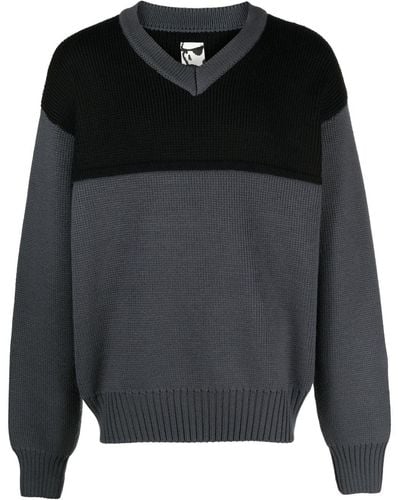 GR10K Two-tone Design V-neck Sweater - Black