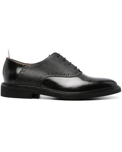 Thom Browne Zapatos de vestir con etiqueta del logo - Negro