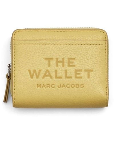 Marc Jacobs The Mini Compact Portemonnee Met Logoprint - Geel