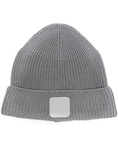 C.P. Company Gerippte Beanie mit Logo-Patch - Grau