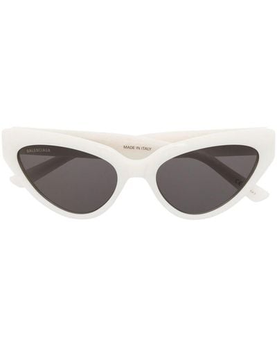 Balenciaga Gafas de sol con montura cat eye - Gris