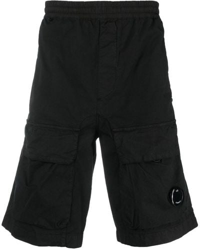 C.P. Company Cargo-Shorts mit Logo-Patch - Schwarz