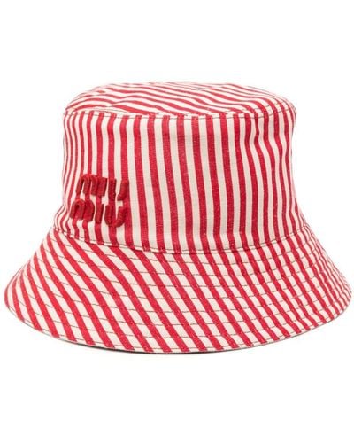 Miu Miu Conjunto de bolso de mano y sombrero de pescador con logo - Rojo