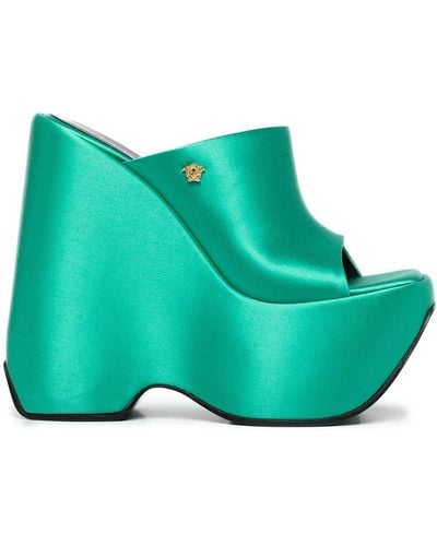 Versace Zapatos de tacón con cuña y plataforma - Verde