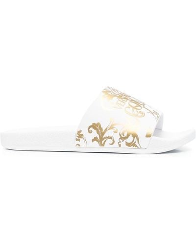Versace Jeans Couture Slippers Met 'barocco' Print - Wit