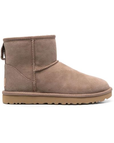 UGG Tronchetti tacco basso Mini Classic II in Camoscio Taupe - Marrone