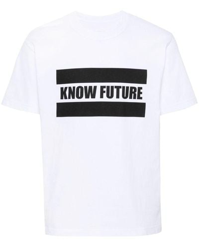 Sacai T-Shirt mit Slogan-Print - Weiß
