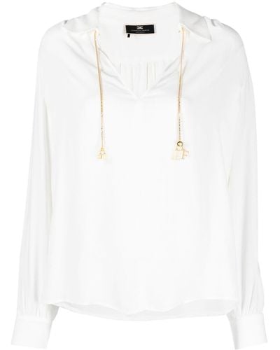 Elisabetta Franchi Camisa texturizada con colgante del logo - Blanco