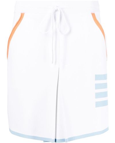 Thom Browne Minijupe plissée à 4 bandes signature - Blanc