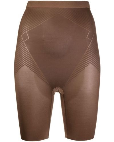 Spanx Pantalones cortos Thinstints® de talle alto - Marrón
