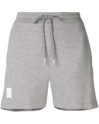 Thom Browne Pantalones cortos con detalle de rayas - Gris