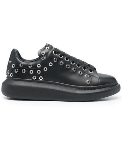 Alexander McQueen Sneakers de gran tamaño con ojales decorativos - Negro