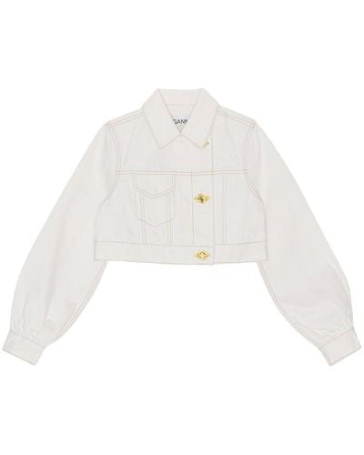 Ganni Cropped-Jeansjacke mit versetztem Knopfverschluss - Weiß