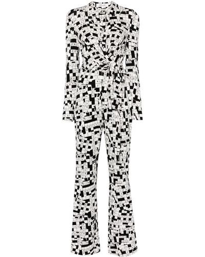 Diane von Furstenberg Michelle Jumpsuit mit Kreuzworträtsel-Print - Weiß