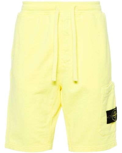 Stone Island Pantalones cortos de chándal con distintivo Compass - Amarillo