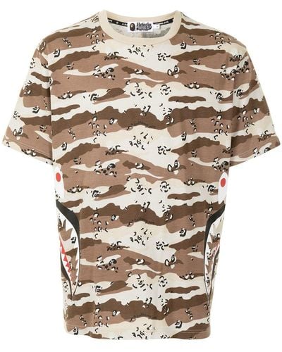A Bathing Ape Shark T-Shirt mit Camouflage-Print - Braun