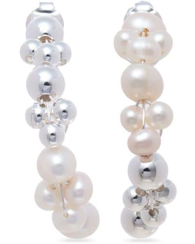Completedworks Boucles d'oreilles pendantes serties de perles - Blanc