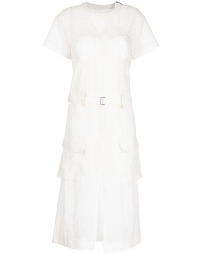 Sacai A-Linien-Kleid mit Logo-Stickerei - Weiß