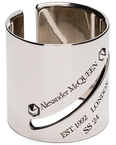 Alexander McQueen Ring Met Gegraveerd Identiteitsplaatje - Metallic