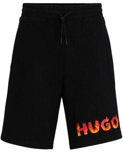 HUGO Shorts mit Flammen-Logo-Print - Schwarz