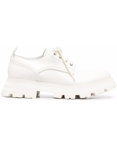 Alexander McQueen Zapatos Wander con cordones - Blanco