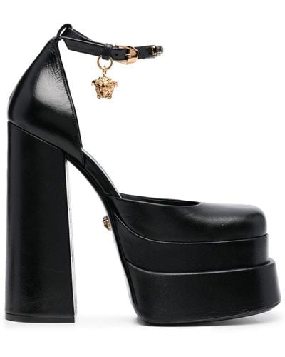 Versace Zapatos de tacón con placa Medusa - Negro