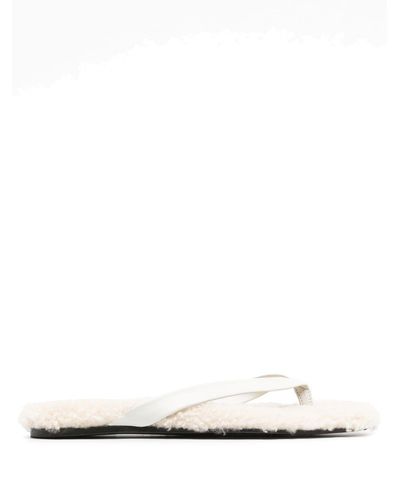 Filippa K Flip-Flops mit Shearling - Weiß