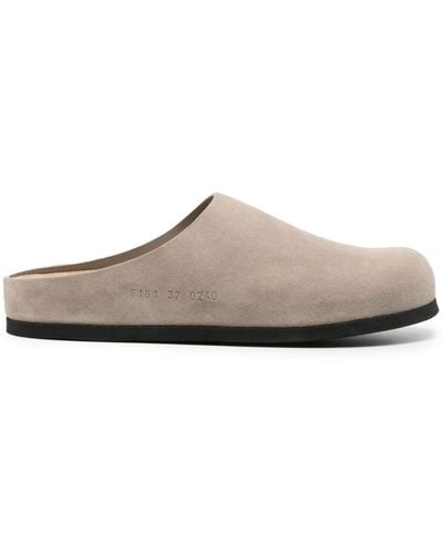 Common Projects Slippers con logo goffrato - Bianco