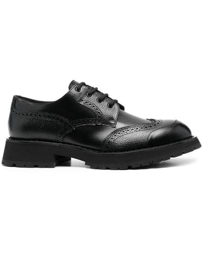 Alexander McQueen Zapatos con cordones y cierre brogue - Negro
