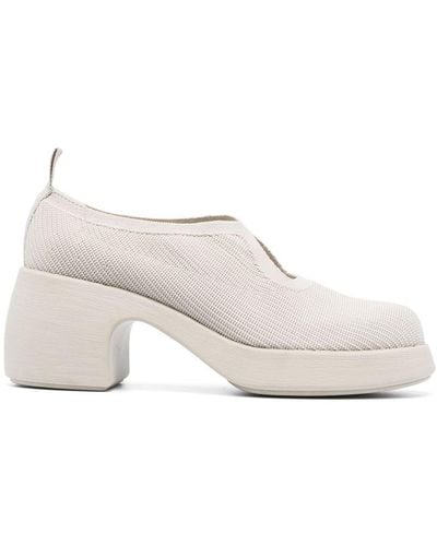 Camper Thelma Keyhole-detail Knitted Pumps - White