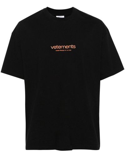 Vetements T-Shirt mit gummiertem Logo - Schwarz