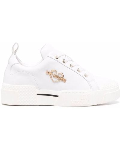 Love Moschino Sneakers mit Logo-Schild - Weiß