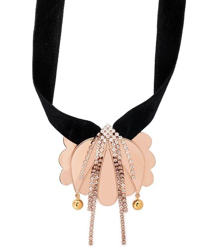 La DoubleJ Halskette mit drapiertem Blumenanhänger - Mettallic