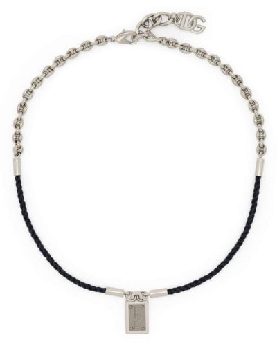 Dolce & Gabbana Collar con colgante y logo grabado - Metálico