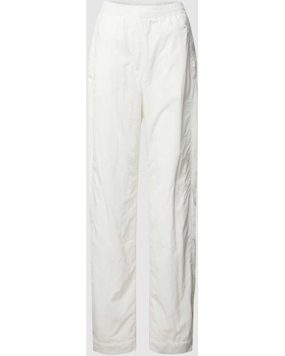 Lacoste Trainingshose in unifarbenem Design mit Eingrifftaschen - Weiß