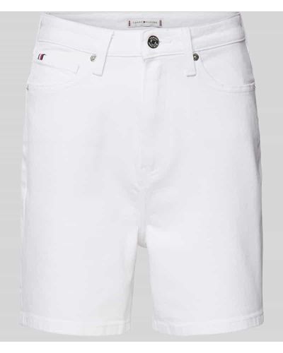 Tommy Hilfiger Jeansshorts in unifarbenem Design mit Label-Detail - Weiß