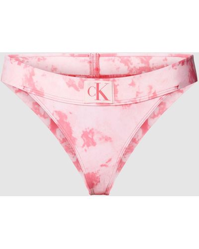 Calvin Klein Bikini-Slip im Batik-Look 'Brazilian Cut' - Pink